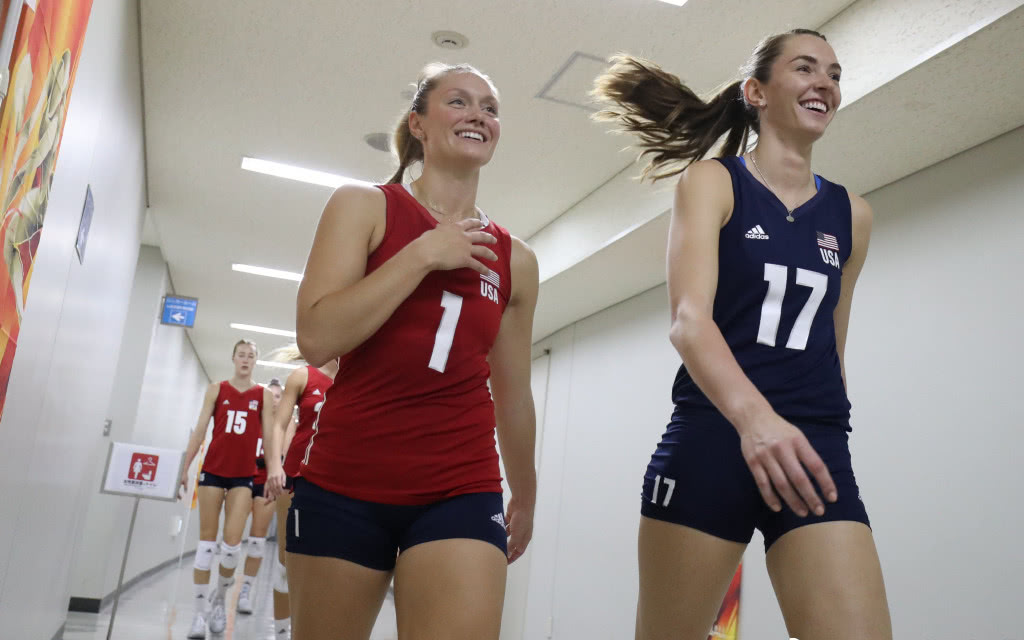 美国女排两位实力二传,一位订婚,一位伤心退队