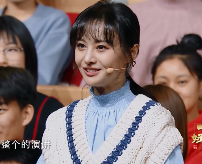 都说央视镜头是"卸妆水",离开美颜滤镜,29岁郑爽五官太真实