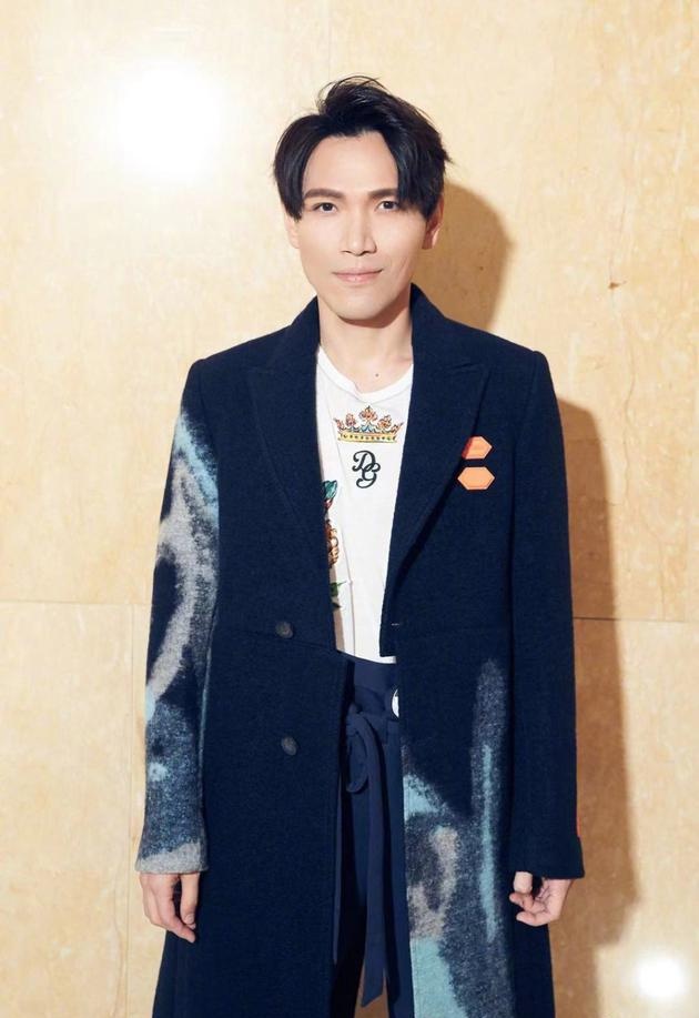杨宗纬秒删后再发博:支持变性人支持弱势族群