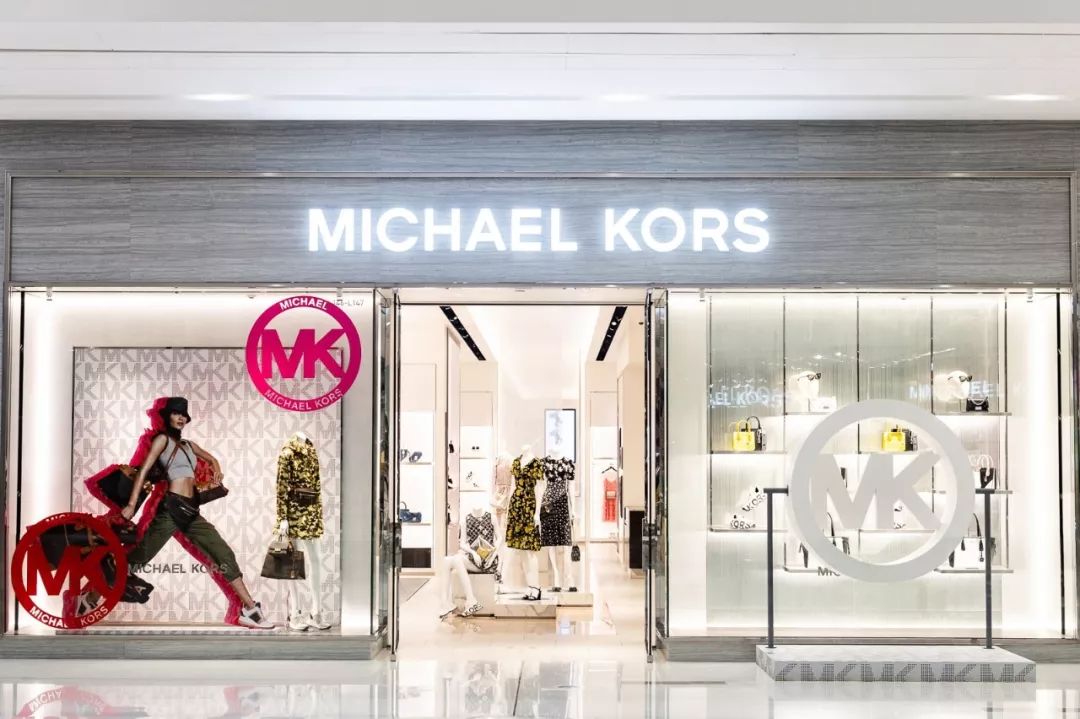 随着品牌的成功发展,michael kors在中国市场已拥有超过140家门店