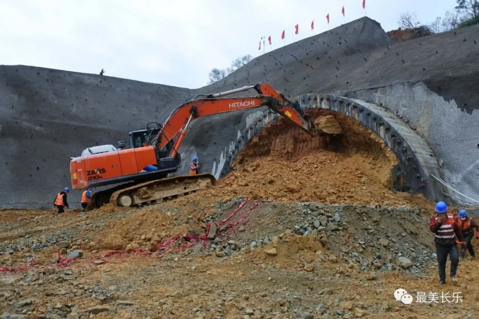 国道g316线长乐漳港至营前段项目董奉山隧道右辅洞进洞