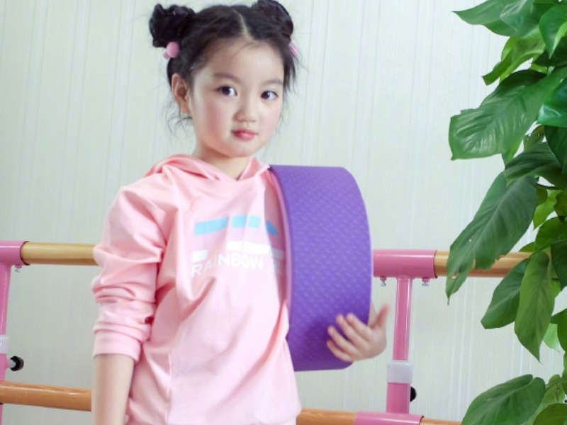 阿拉蕾才是"整容式"长大,小时候软萌可爱,近照少女感满满!