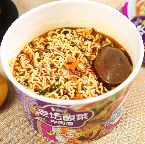 日本泡面35元一桶放100只虾,网友:有这钱买小龙虾配泡面不香吗