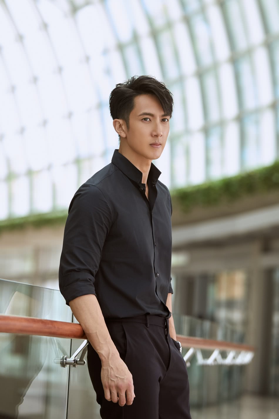 王者段位吴尊多次骗粉丝,大立单身人设,和林丽吟的甜蜜爱情也混有玻璃