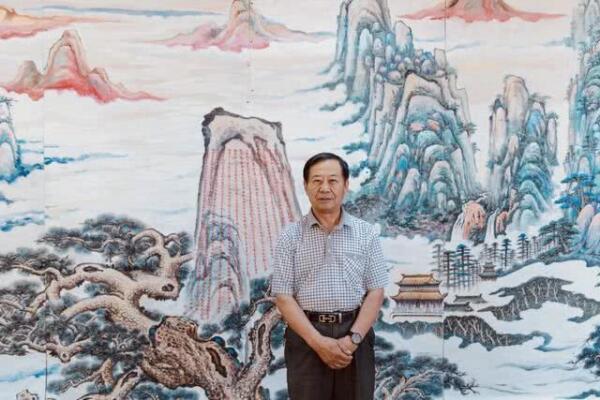 铁干虬枝，雄姿苍拙——著名画家周经纬以《迎客松》喻中华民族浩然之风骨