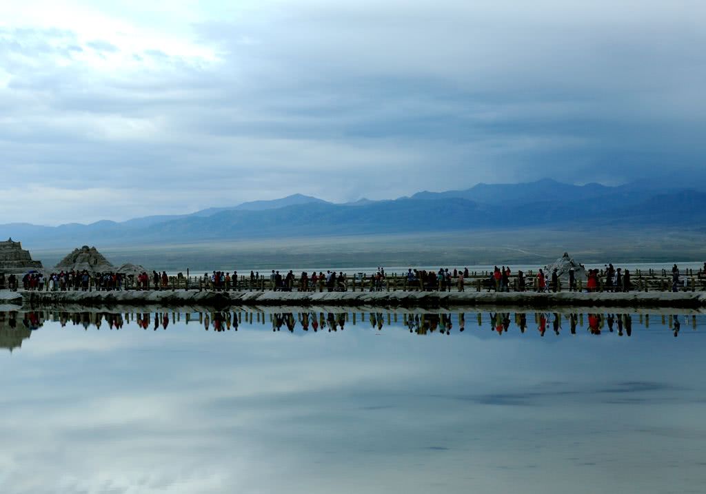 中国也有死海,它位于四川省大英县,人在水中漂浮不会下沉!