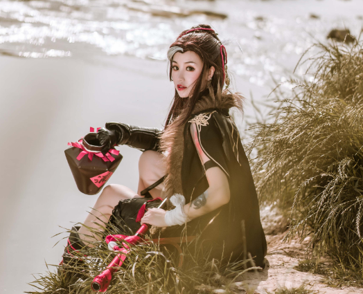 丐帮帮主的打狗棒法一脉单传,以玉竹杖为帮主帮主信物,降龙十八掌更是