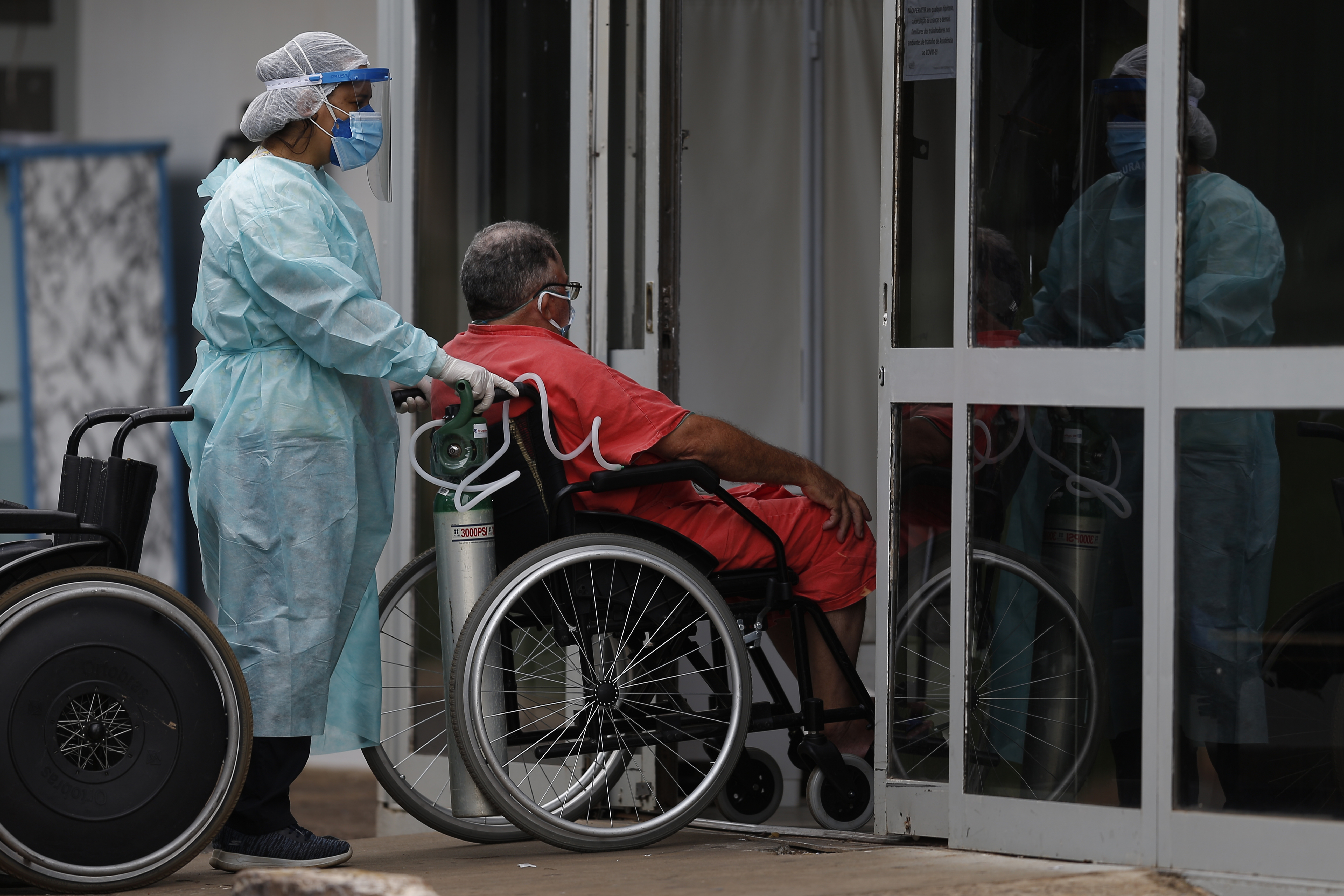 (国际疫情)巴西累计新冠确诊病例达8324294例