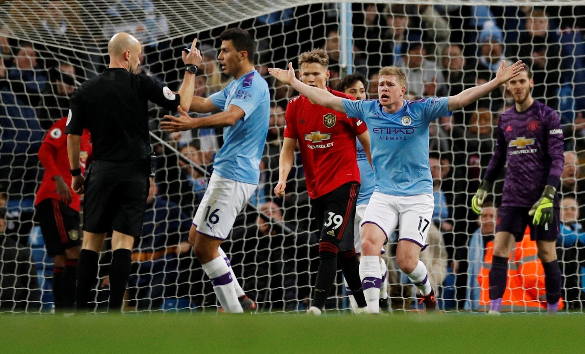 曼联12 13赛季球衣|暴力踢+血洗！曼联与曼城十大恩怨：巴神霸气示范