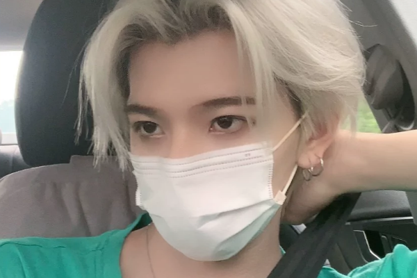 七鹤大人为证明自己帅,摘下口罩露侧脸,不愧是演校草的人