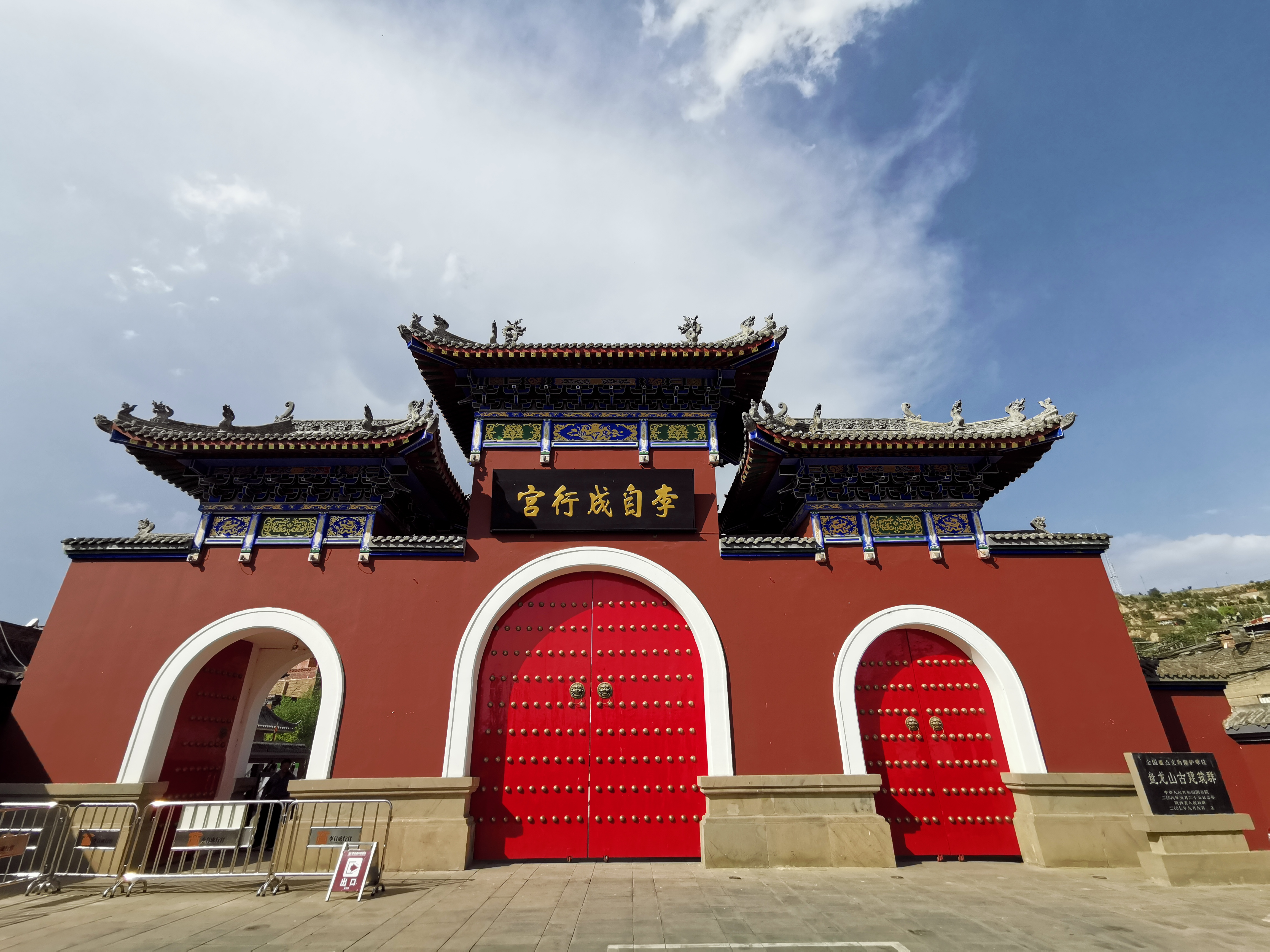 陕北流传着一句顺口溜,"米脂的婆姨,绥德的汉,清涧的石板,瓦窑堡的炭"