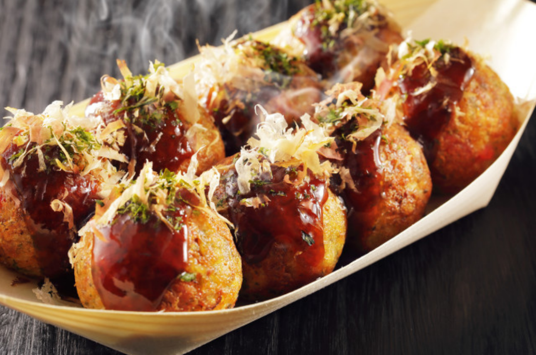 章鱼烧竟然有全自动的流水线……还会自己滚圆乎那种!