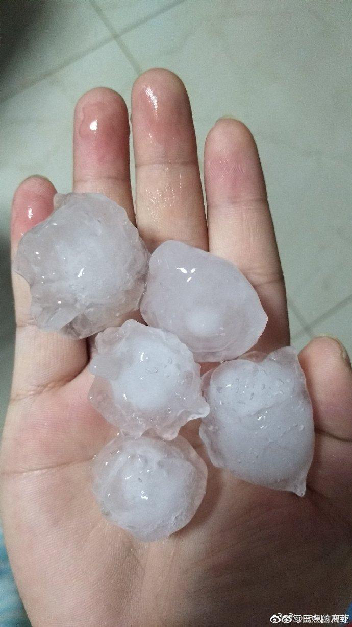 南昌的午夜突然下起了冰雹