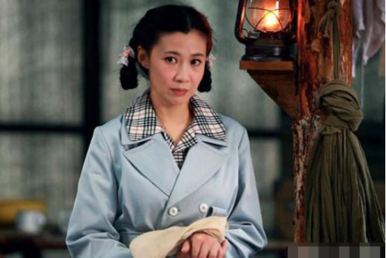 父亲是老戏骨楚云飞,母亲是中戏五朵金花,搭档是张嘉译,真幸福