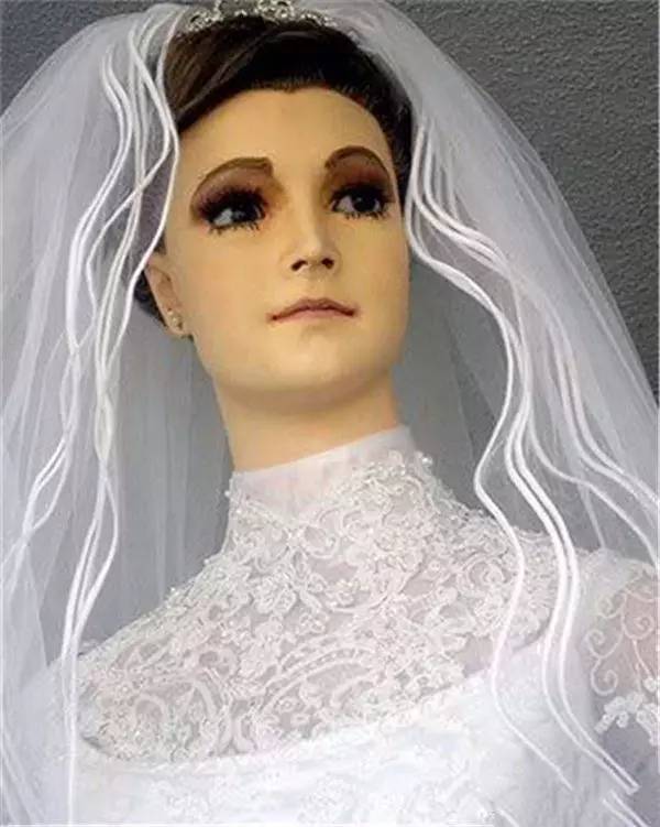 婚纱馆惊现真人僵尸新娘,老板居然还.