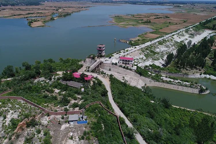 德山:南宋淳熙五年建村,原名孤山,属易县德山社,后改名德山.