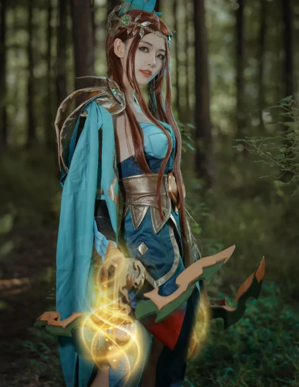 15岁初中生cos虞姬,堪称史上还原度最高,网友:项羽竟把她丢在小树林