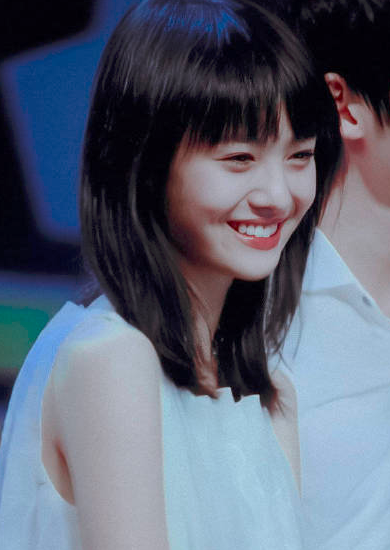 有一种"惊艳"叫郑爽齐刘海,8年前vs现在,网友:认真的吗