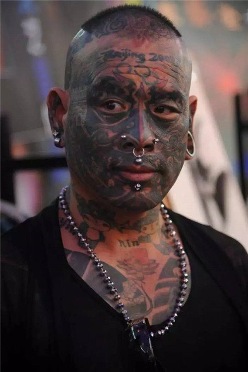 刘新民中国纹身第一人曾吓哭小女孩博眼球还是为艺术献身