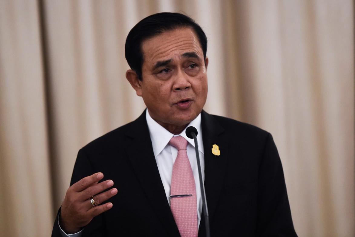 巴育,泰国总理,泰国,酒精,总理,媒体,喷雾