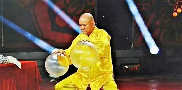 "吸星大法"再现江湖,安徽奇人展示金庸小说神功,曾获吉尼斯认证