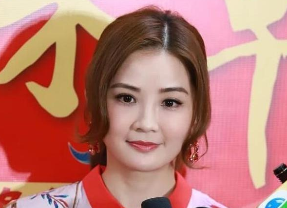 37岁阿sa被曝怀孕后现身,憔悴浮肿整个人胖一圈不止,据说是男孩?