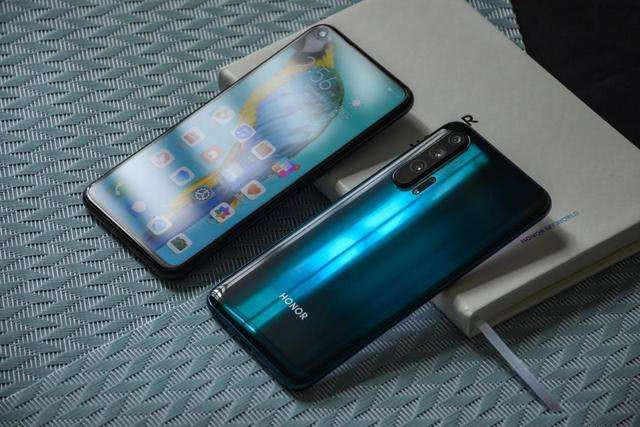 荣耀20和荣耀20pro该怎么选?看完这三个差距不纠结!