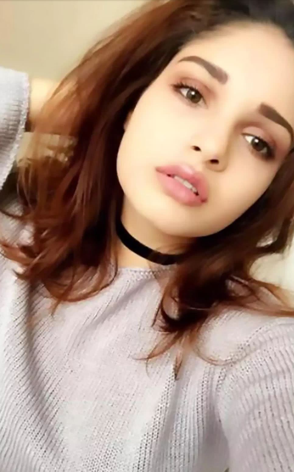 19岁英国大学生去南非海滩看日出,溺死在海边,系被大浪卷走