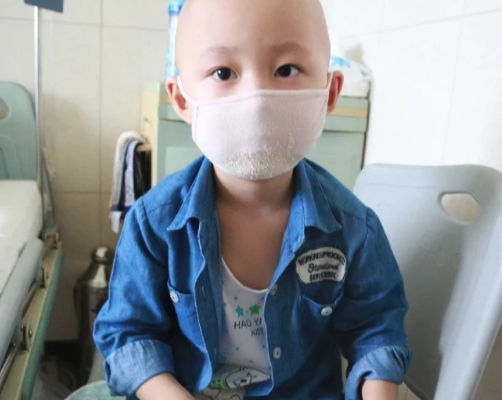 贫血为白血病的首发症状,主要表现为脸色苍白,自觉虚弱乏力,多汗.