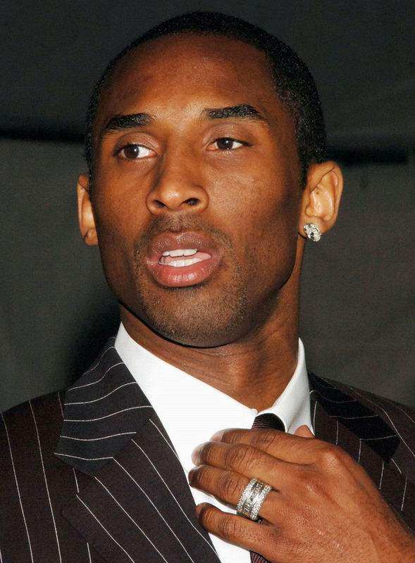 联盟球星中谁戴耳钉最帅?乔丹科比上榜,艾弗森不敌一人