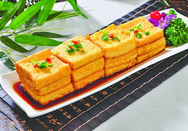 做煎豆腐时,牢记不要直接下锅,加这一步,不散不粘锅还超级好吃