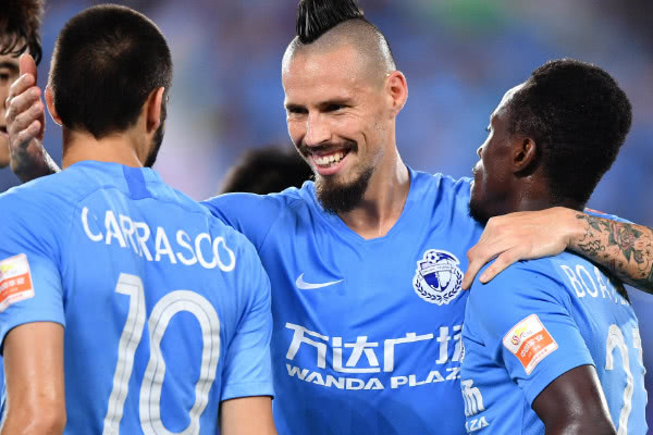 大连一方1-0赛季双杀山东鲁能泰山,博阿滕优美舞姿庆祝