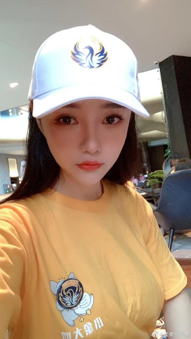 和平精英:全网最强豪华车队诞生,柔柔夺得特斯拉联动第一