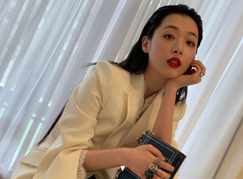 具荷拉,崔雪莉,韩国娱乐