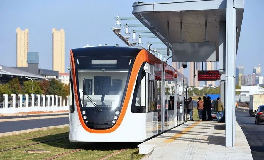 有轨电车 远方 @一张橙 外面漂流太孤独