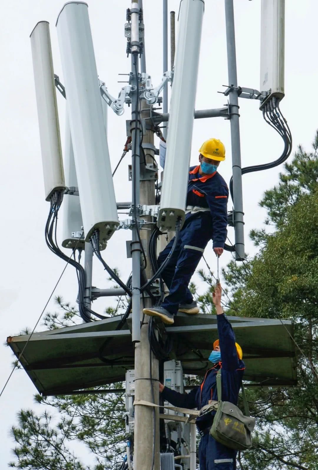 安装基站设备 编辑:闫瑾 李文博