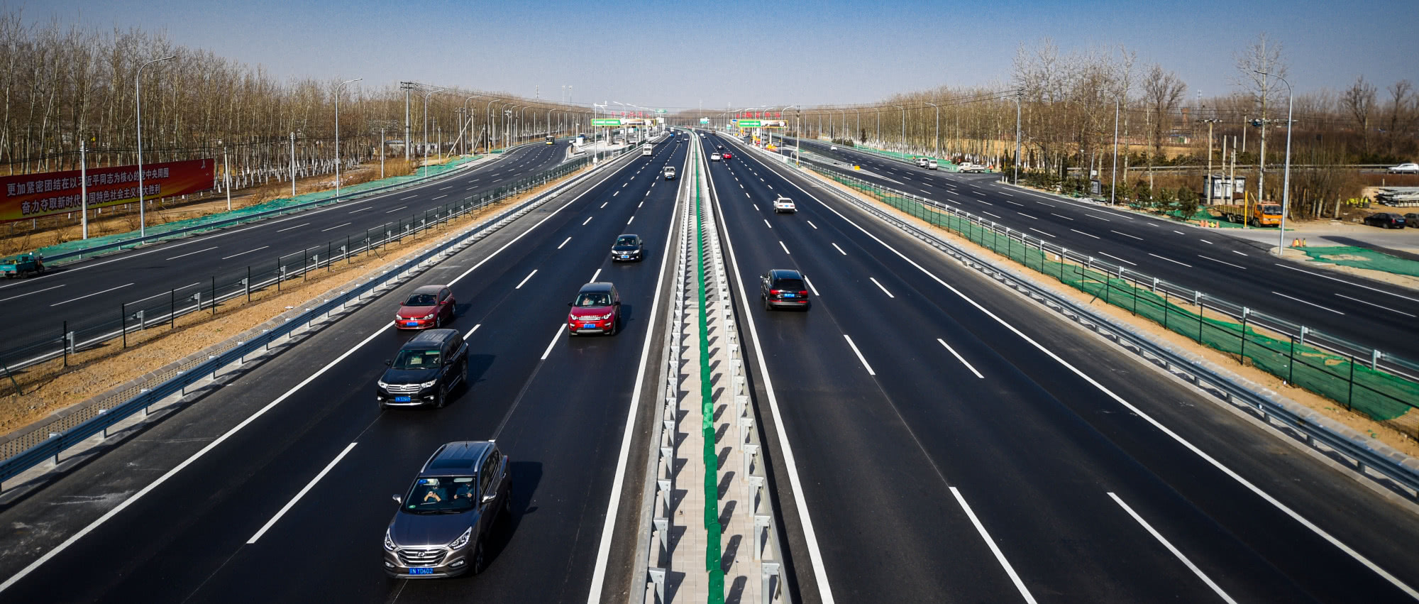 首发公司提醒:车主进入高速路服务区需戴口罩测体温,自助餐销售暂时