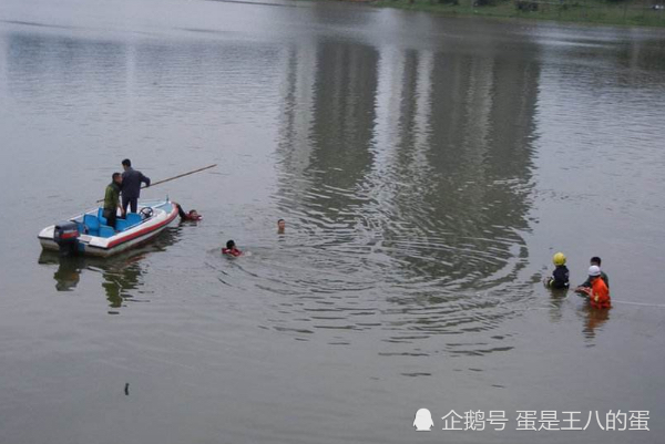 江苏河中捞出沉尸铁笼,死者究竟是他杀还是自杀?