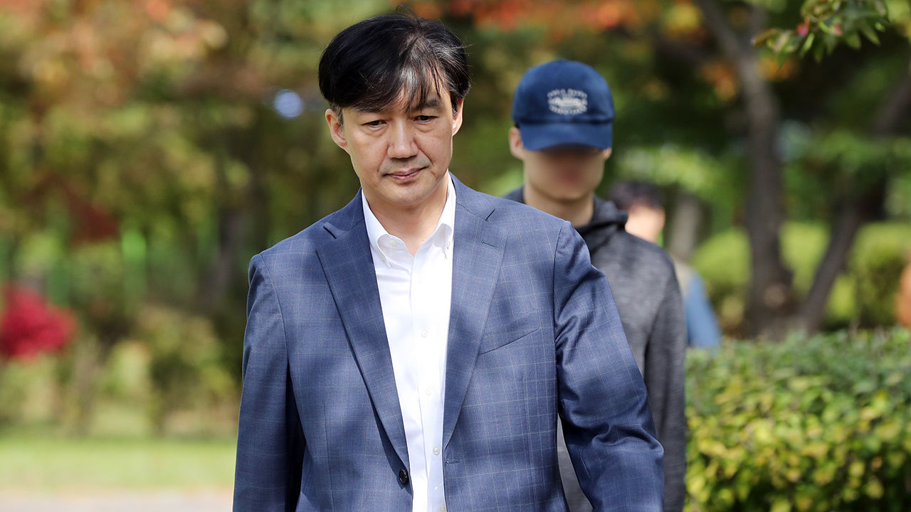 上一任也是害在子女手中 做为韩国总统文在寅的得力干将,秋美爱此前