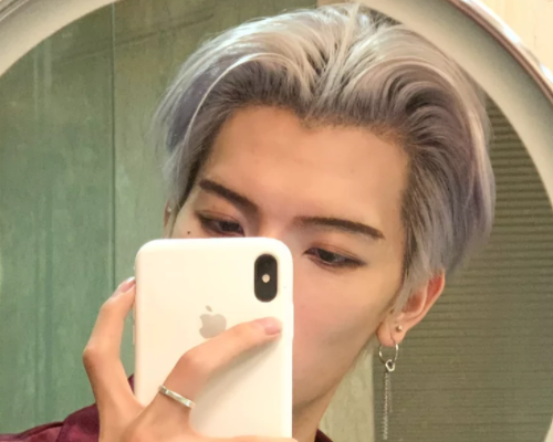 七鹤大人再次晒照,侧脸轮廓变美许多,意外帅成韩国欧巴