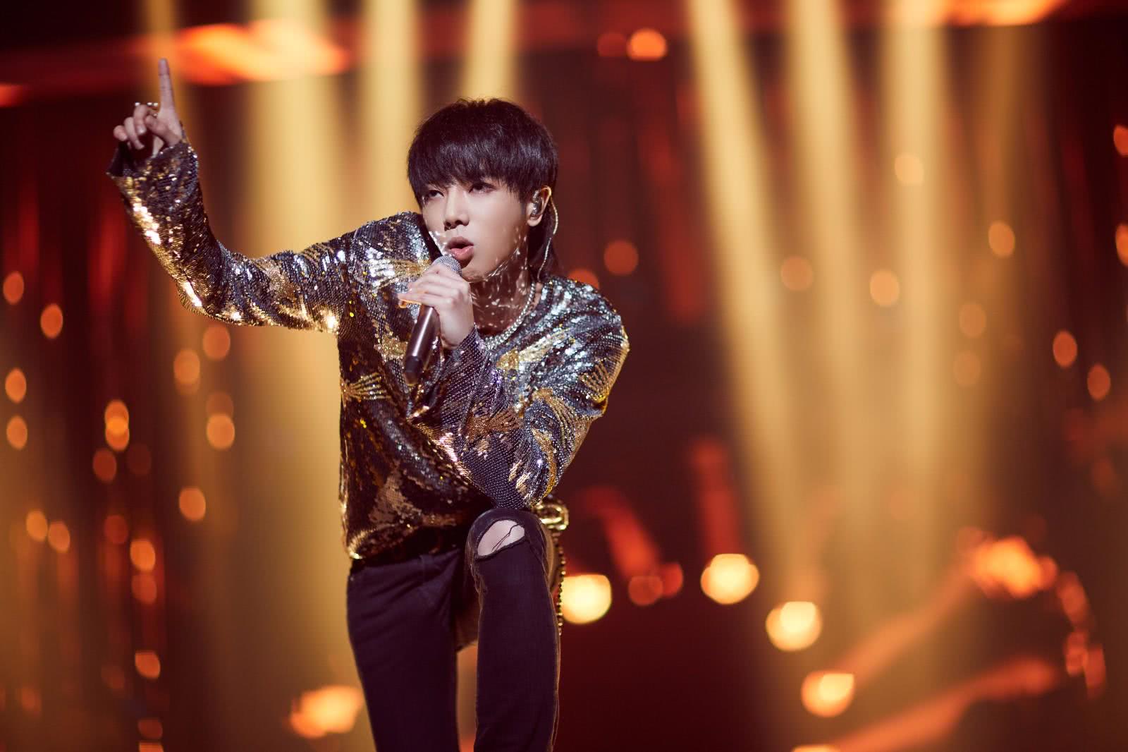 在华语乐坛上,华晨宇是否被捧得过高了?