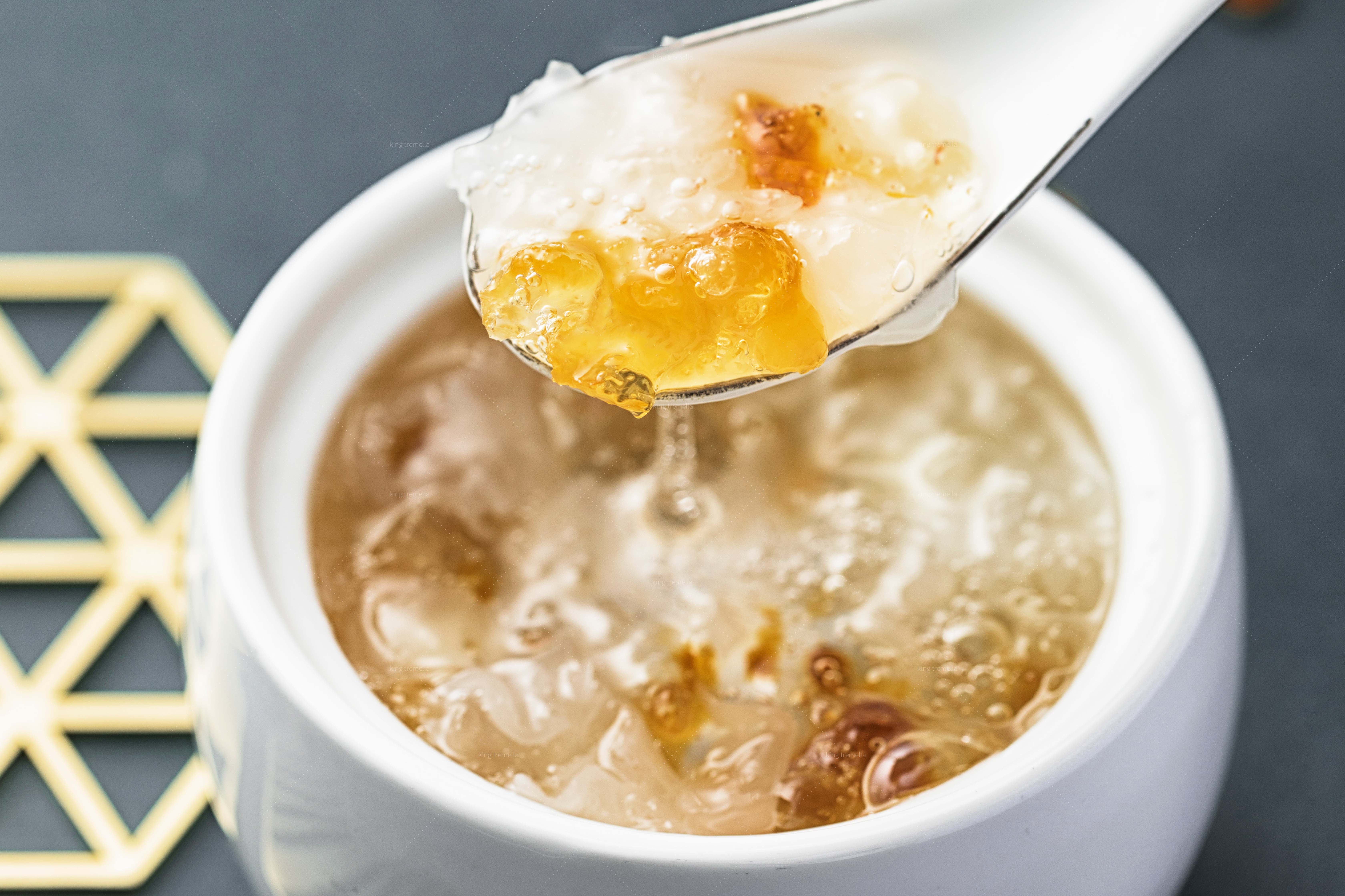 炖桃胶皂角米银耳羹的做法和步骤是什么?