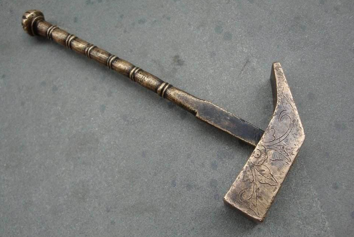 考古发现一把4亿年前的铁锤,研究后道出真相