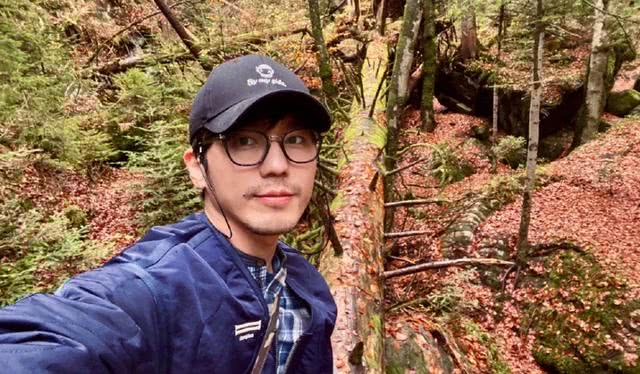 男星白宇深夜聚会喝酒,"醉抢"代驾小哥摩托车