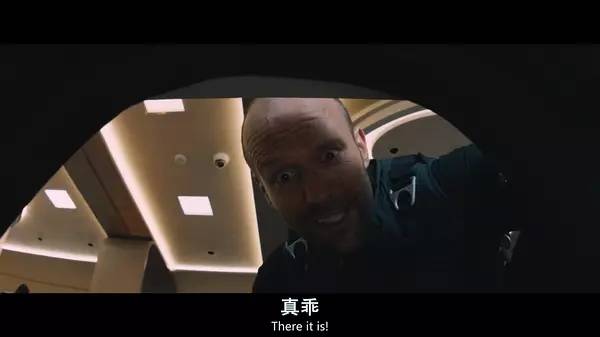 傑森斯坦森終於當爸啦，從此地球上又多了個小硬漢！