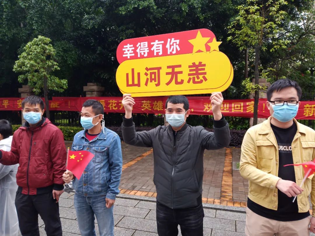 英雄归来,市民夹道相迎,你们值得最高礼遇!