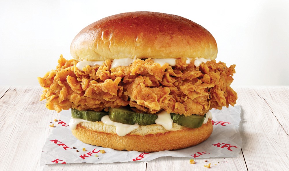 澳洲女演员在肯德基汉堡里吃出螺丝钉,店员态度不屑一顾让她气愤