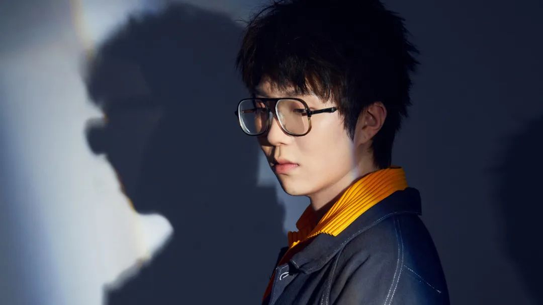 出道即巅峰?这些"巨c"为后辈们指了条明路 - 我在啊