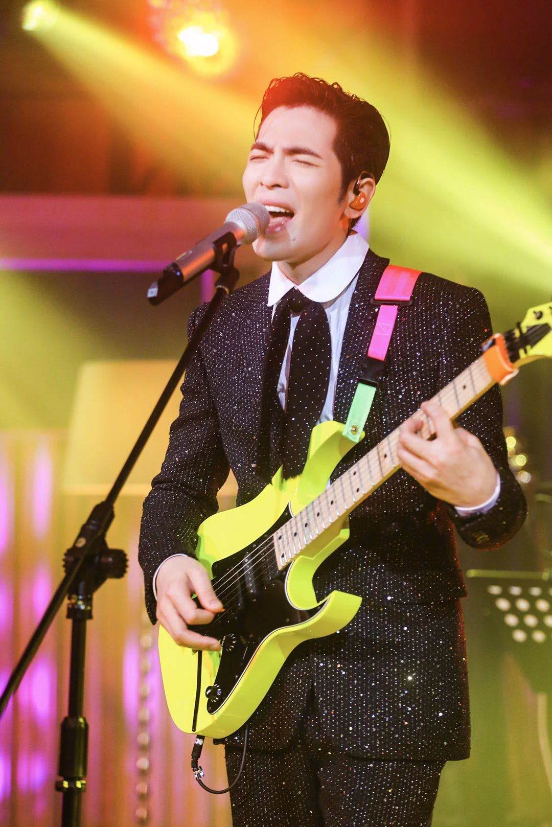 萧敬腾浪漫公开恋情,小s乘胜追击,萧敬腾表示想要认真一下!