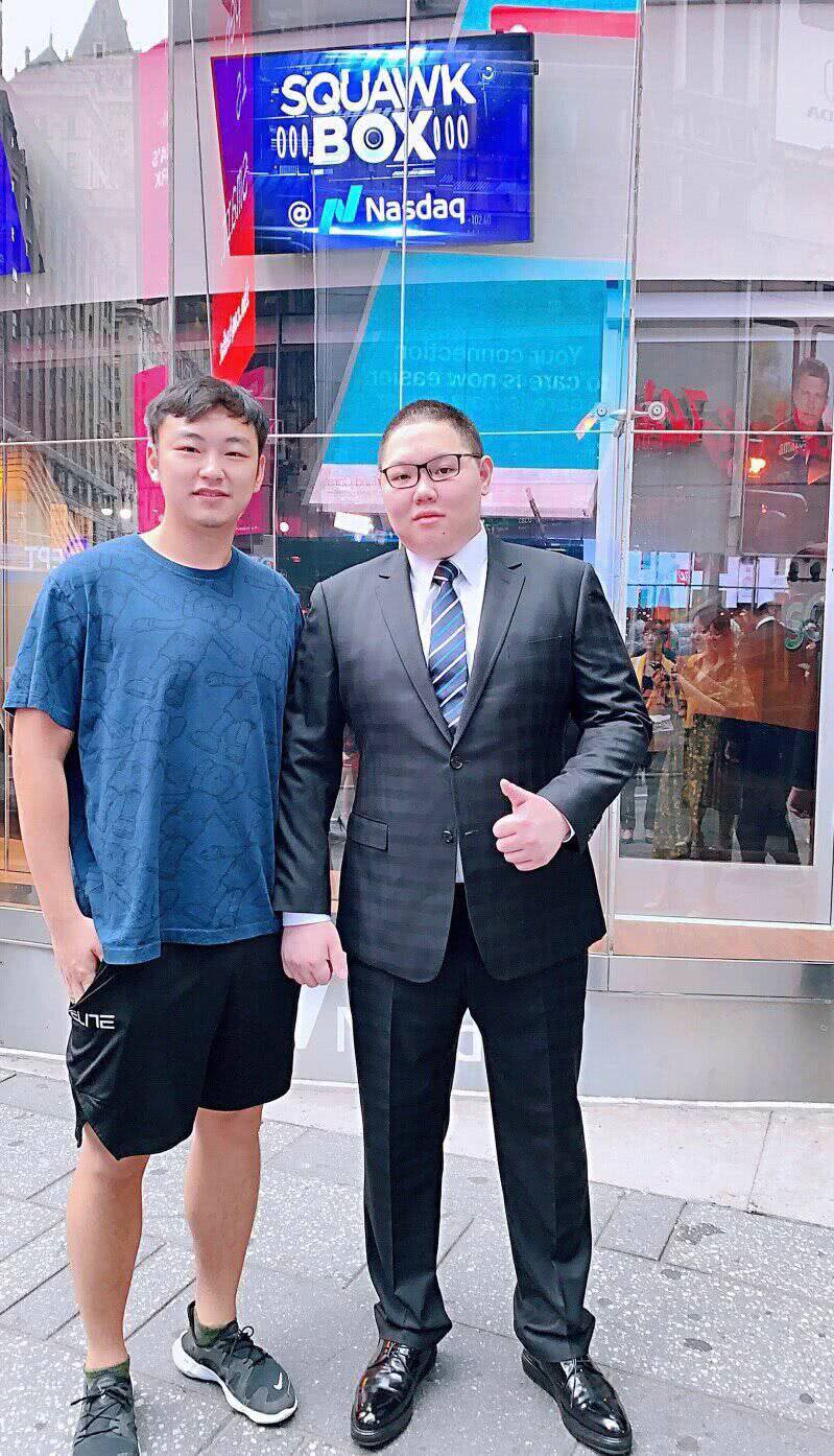 ig老上单pdd,化身宝藏男孩,喜感西装承包一天的笑点!